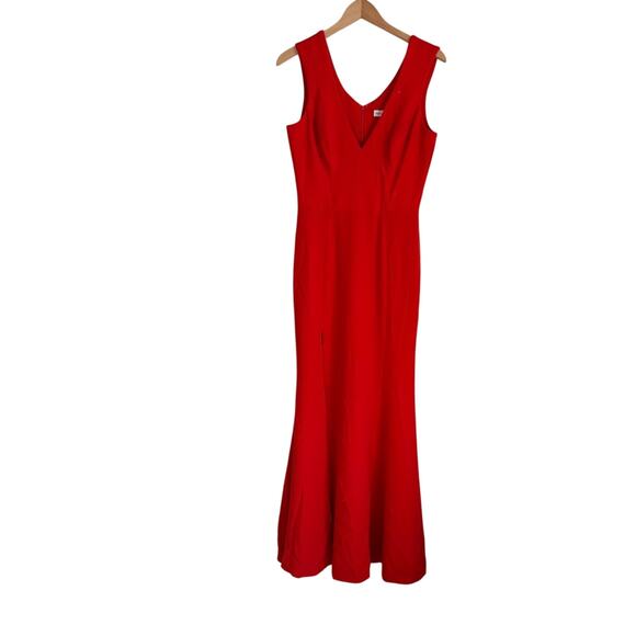Dress The Population Sandra Plunging V-Neck Sleeveless Crepe Gown in Garnet M - Picture 6 of 12